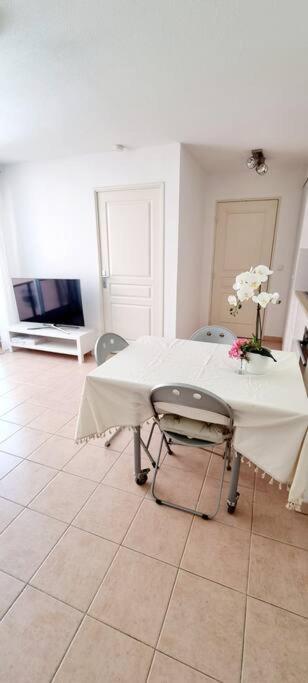 Charmant 2 Pieces Menton Luaran gambar